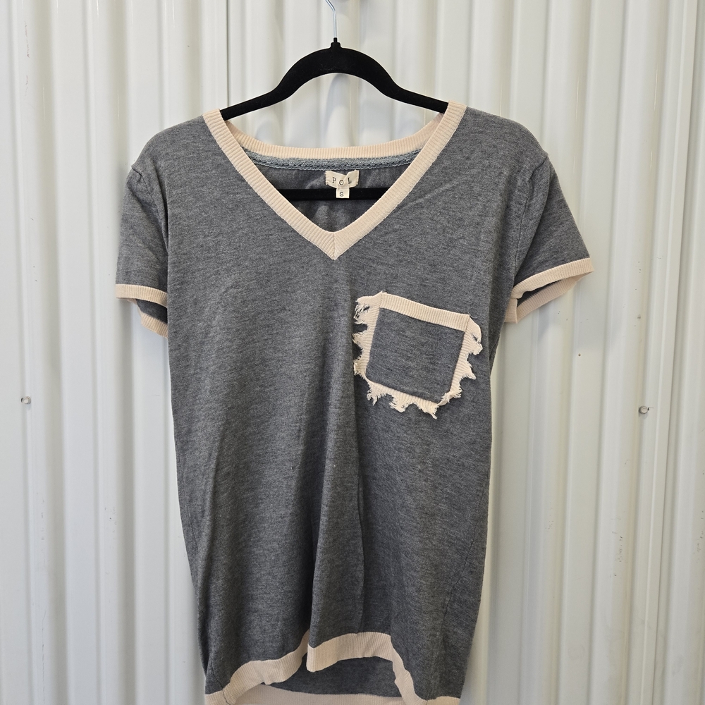 POL Gray V-Neck Short Sleeve Tee with Cream Trim